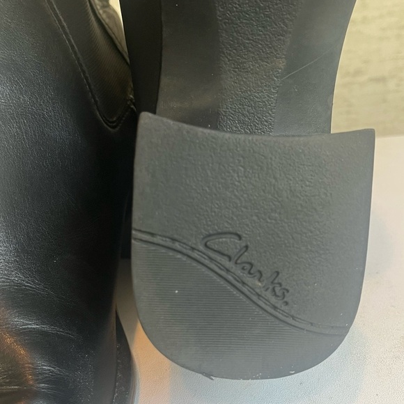 Clarks Women's Black Leather Chelsea Boots Sz 10 Block Heel 2.5" Square Toe - Picture 10 of 15